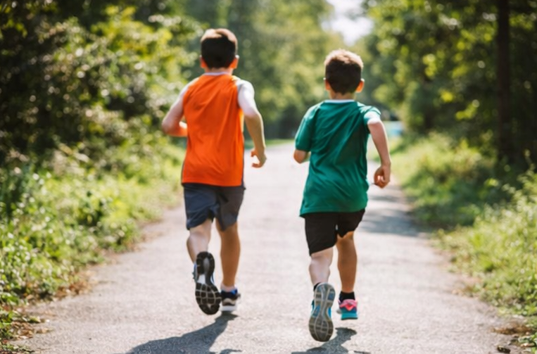 boys run together
